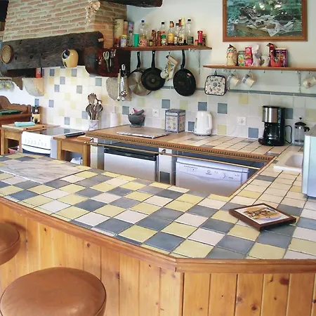 3 Bedroom Lovely In 펜션 Montpeyroux (Dordogne)